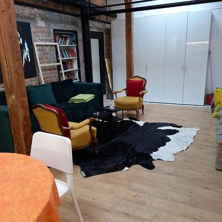 Appartamento Brickloft In The Heart Of Belgrado Esterno foto